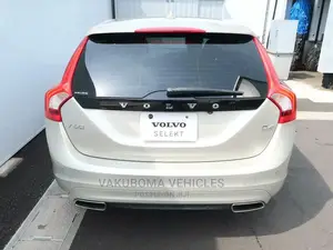 Volvo V60 2018 Gold