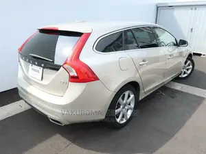 Volvo V60 2018 Gold