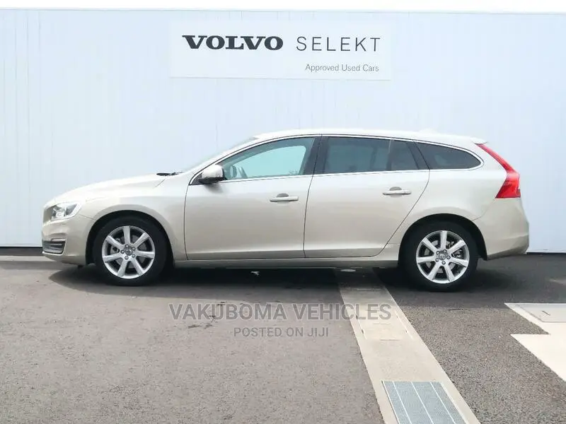 Volvo V60 2018 Gold