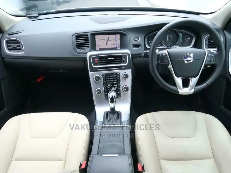 Volvo V60 2018 Gold