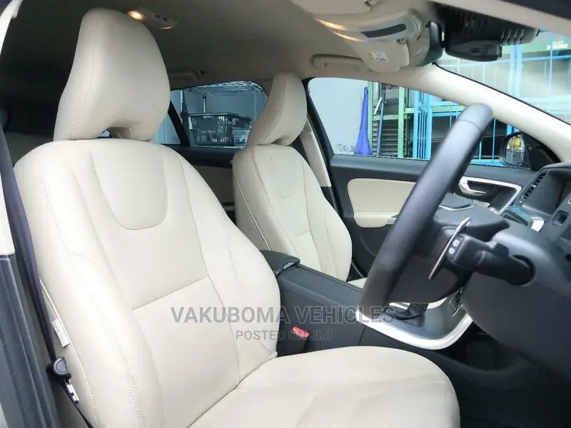 Volvo V60 2018 Gold