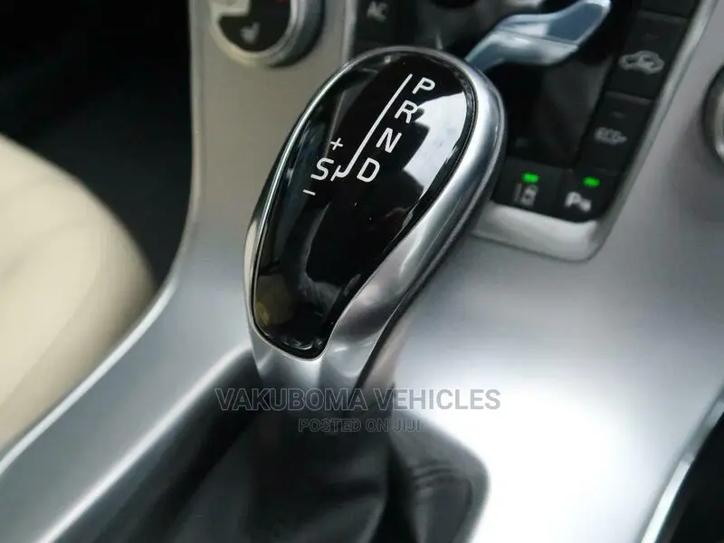 Volvo V60 2018 Gold