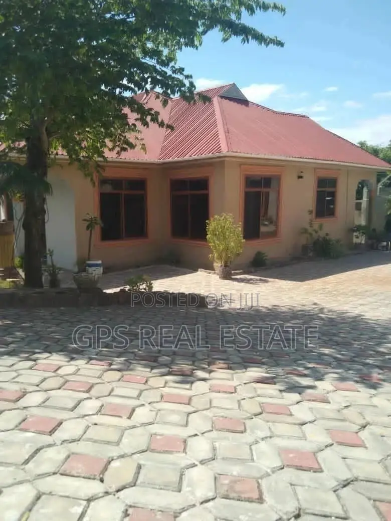 5bdrm House in Max Evarst, Kinondoni for Sale