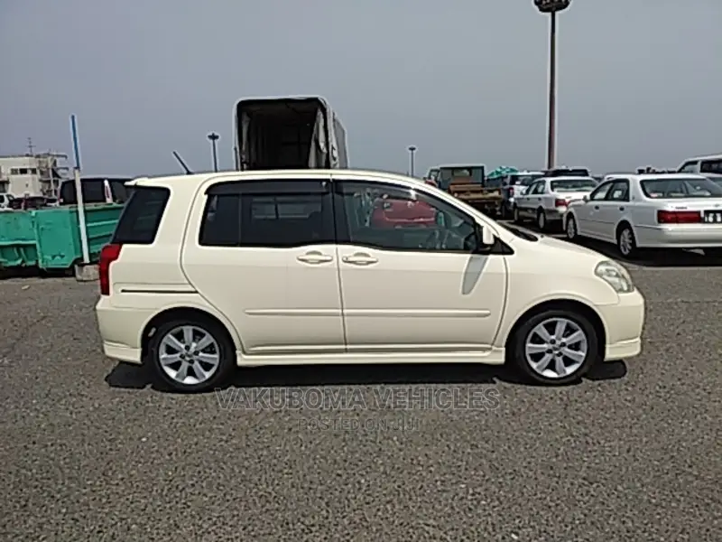 Toyota Raum 2003 Pearl