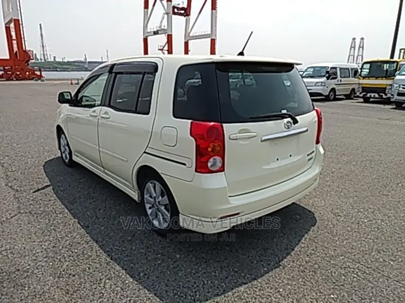 Toyota Raum 2003 Pearl