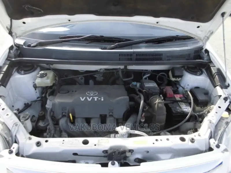 Toyota Raum 2004 White