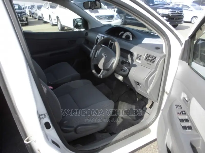 Toyota Raum 2004 White