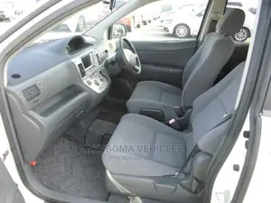 Toyota Raum 2004 White