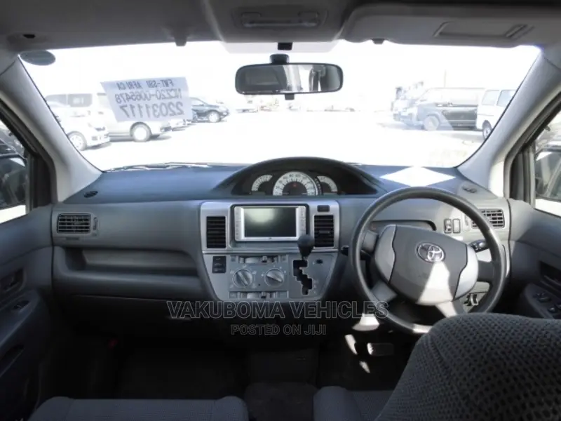 Toyota Raum 2004 White