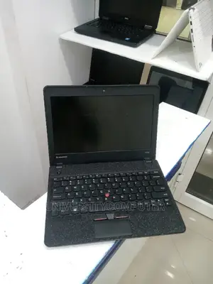 Laptop Lenovo ThinkPad X131e 4GB Intel Core 2 Duo HDD 320GB