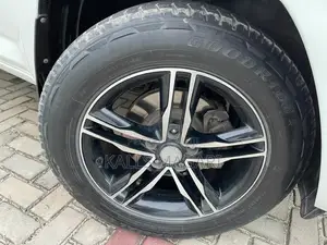 Toyota Vanguard 2008 White
