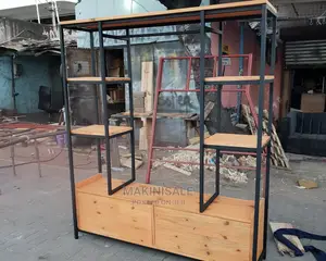Kabati Zuri Sana La Nguo
