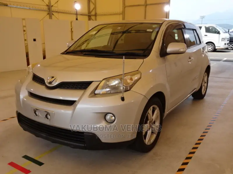 Toyota IST 2007 Silver