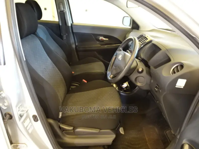 Toyota IST 2007 Silver