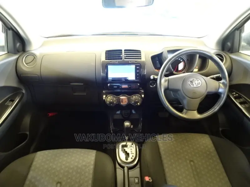 Toyota IST 2007 Silver