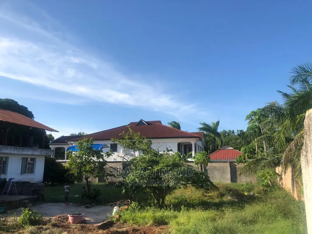 Plot 1300sqm 4sale at Masaki