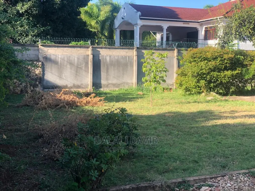 Plot 1300sqm 4sale at Masaki