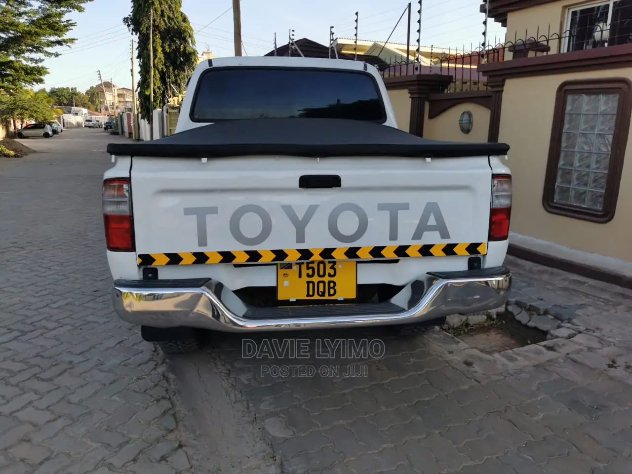 Toyota Hilux 2004 White