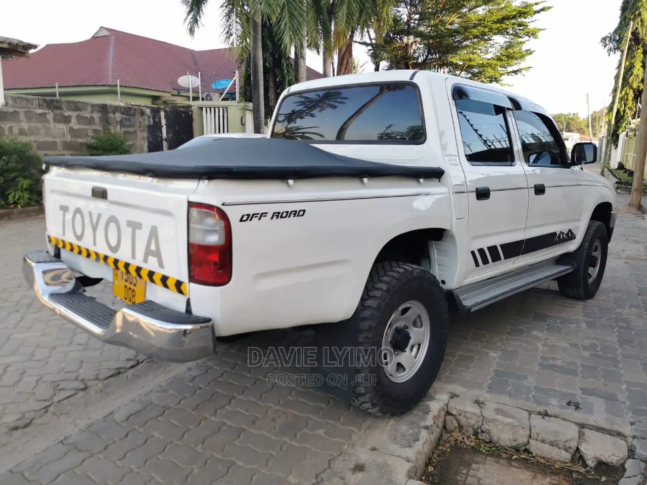 Toyota Hilux 2004 White