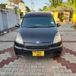 Toyota Fun Cargo 2002 Black