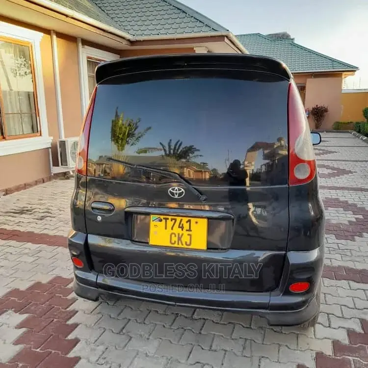 Toyota Fun Cargo 2002 Black