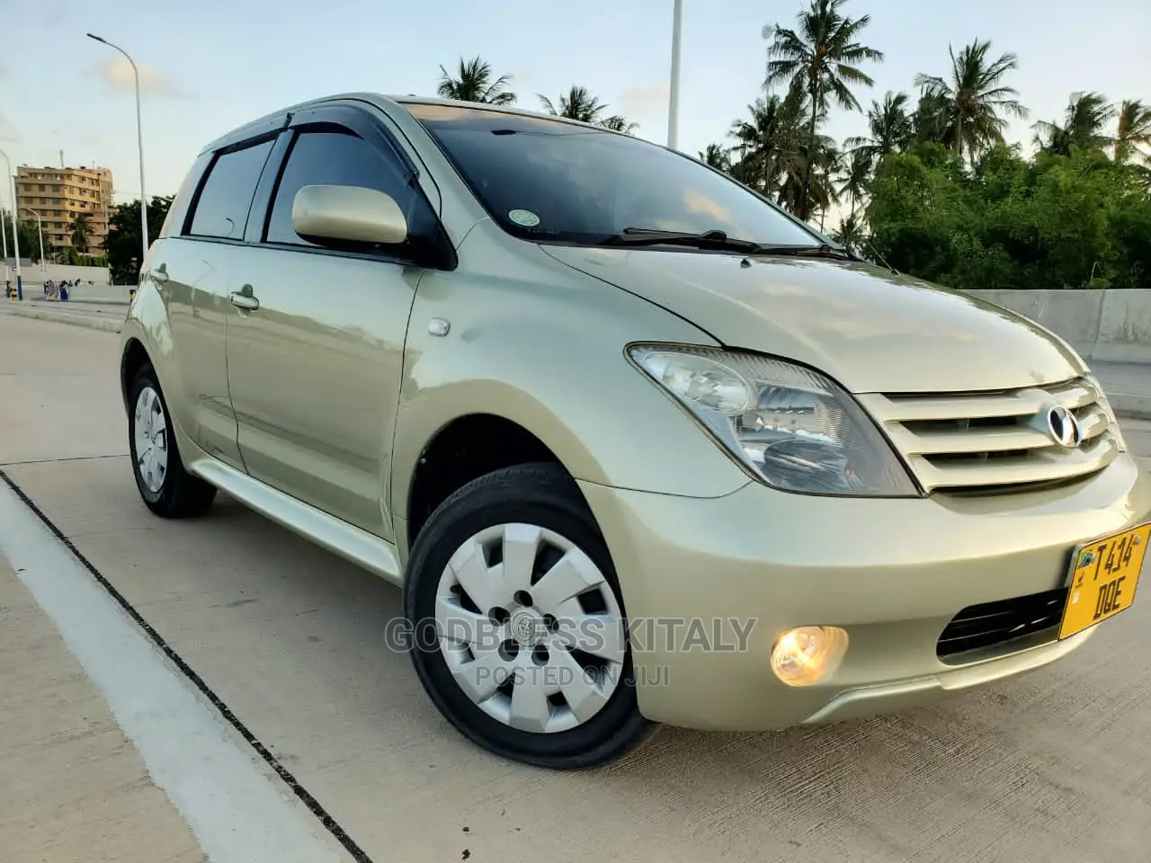 Toyota IST 2005 Gold