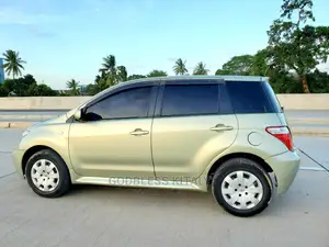 Toyota IST 2005 Gold