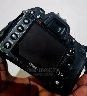 Nikon D7000 With Lens