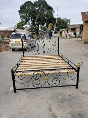 Kitanda 5×6 Kizur Sana