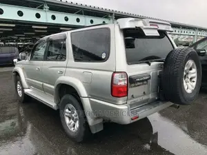 Toyota Hilux Surf 2000 Silver