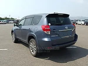 Toyota Vanguard 2013 Blue