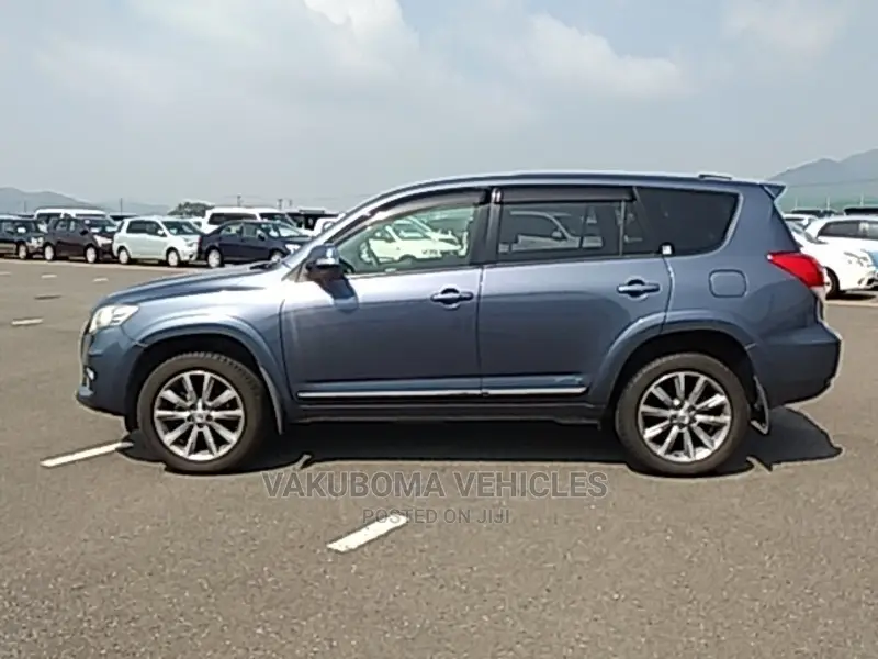 Toyota Vanguard 2013 Blue