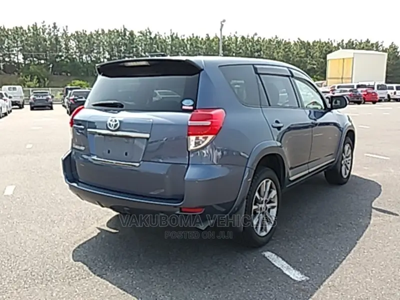 Toyota Vanguard 2013 Blue