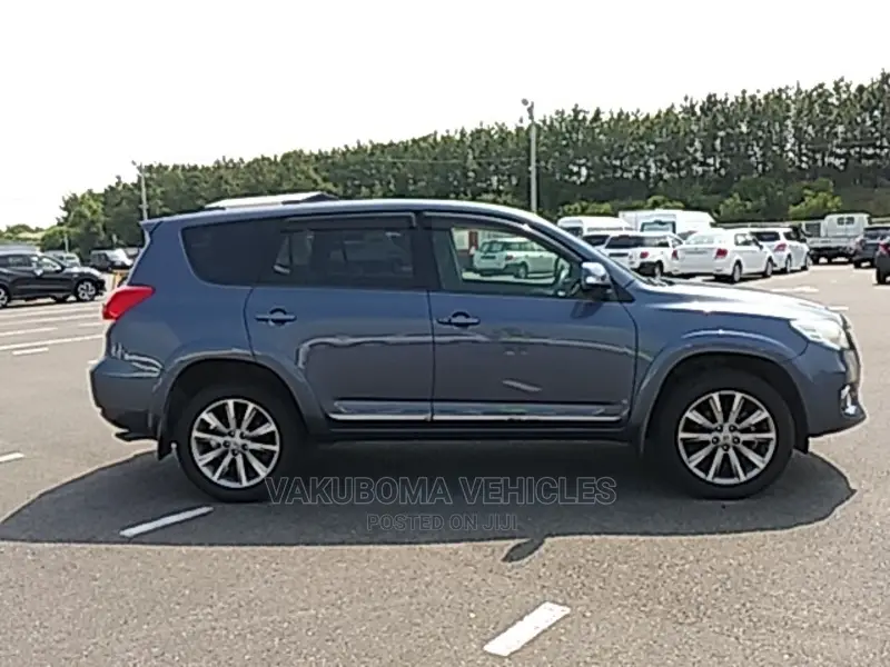 Toyota Vanguard 2013 Blue