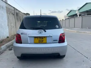 Toyota IST 2004 Silver