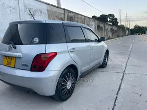 Toyota IST 2004 Silver
