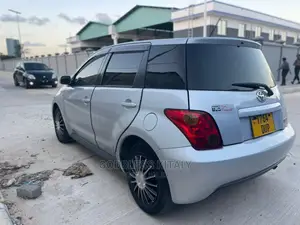 Toyota IST 2004 Silver
