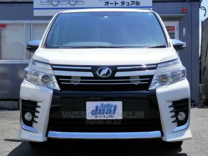 Toyota Voxy 2015 Pearl