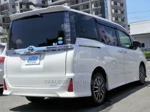 Toyota Voxy 2015 Pearl