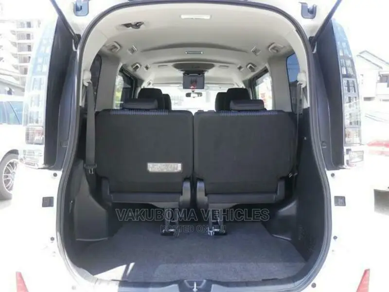 Toyota Voxy 2015 Pearl