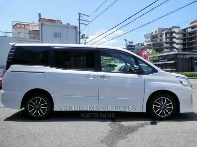 Toyota Voxy 2015 Pearl