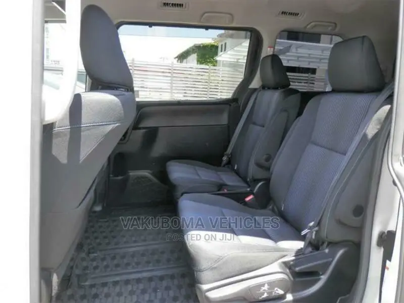 Toyota Voxy 2015 Pearl