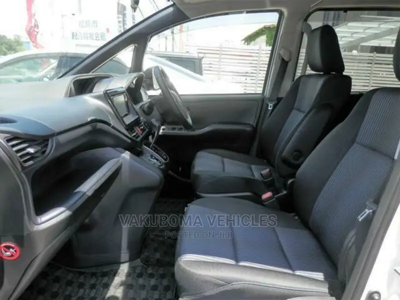Toyota Voxy 2015 Pearl