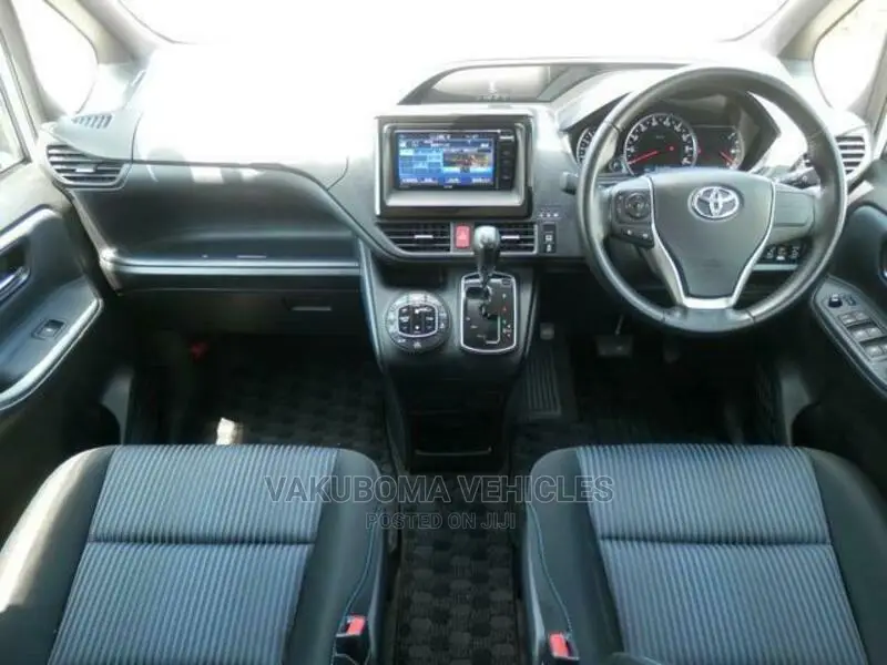 Toyota Voxy 2015 Pearl