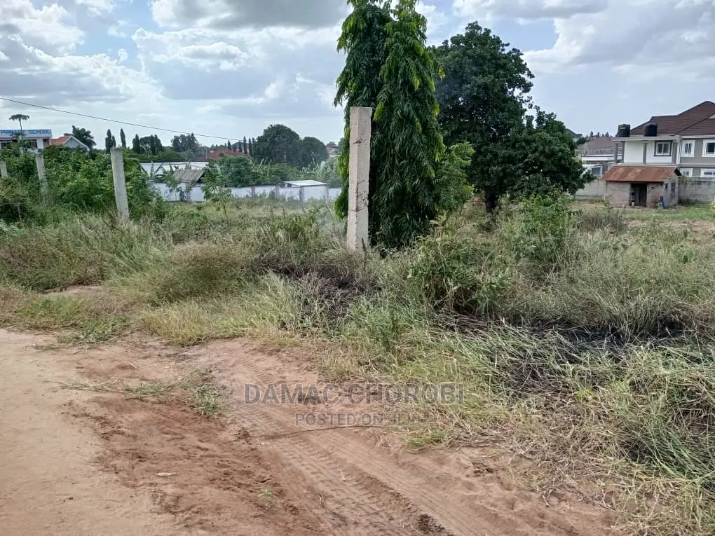 Kiwanja Kinauzwa Upanga Dar Es Salaam Qmt 1570