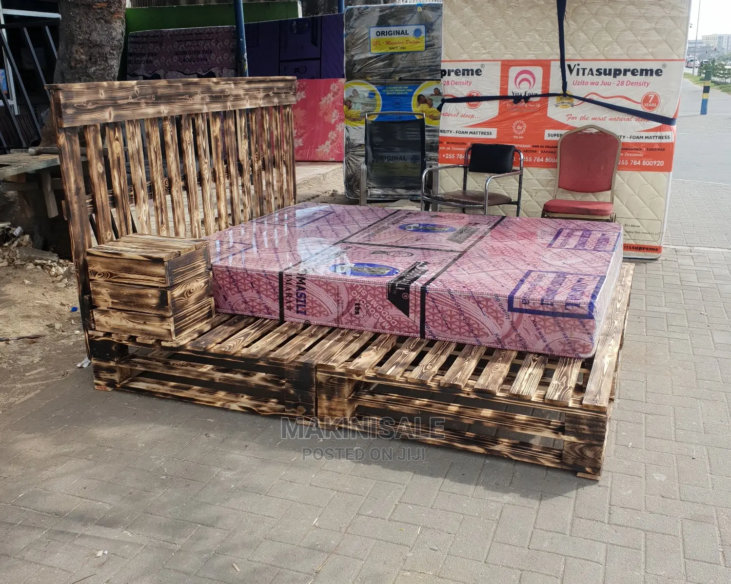 Kitanda Kizuri Sana Cha Pallett Bed