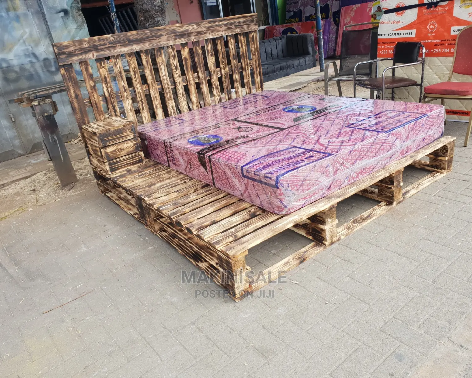Kitanda Kizuri Sana Cha Pallett Bed