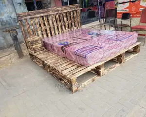 Kitanda Kizuri Sana Cha Pallett Bed
