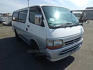 Toyota HiAce 2002 White