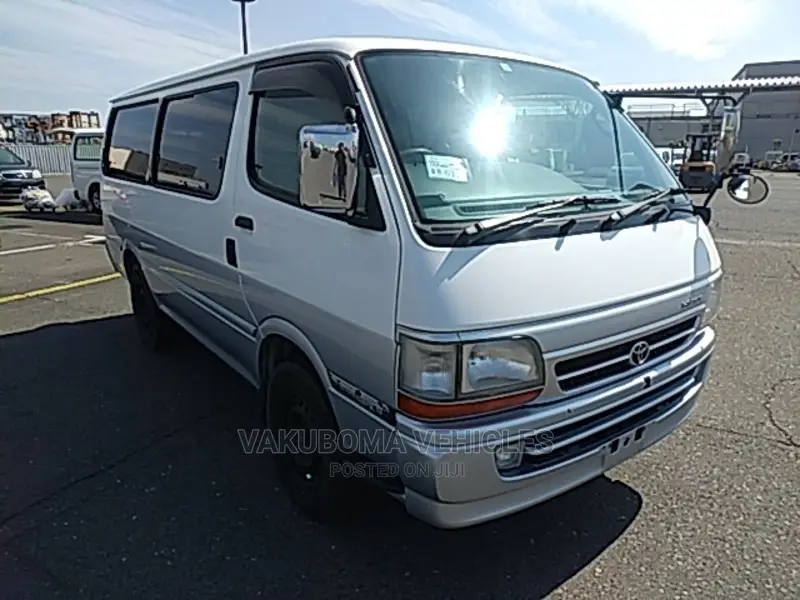 Toyota HiAce 2002 White